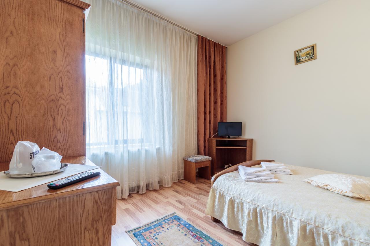Pensiunea Alis Călimăneşti エクステリア 写真